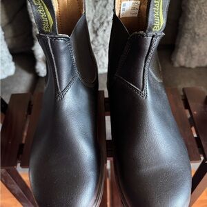 Blundstone Men's Dark Leather Chelsea Boots